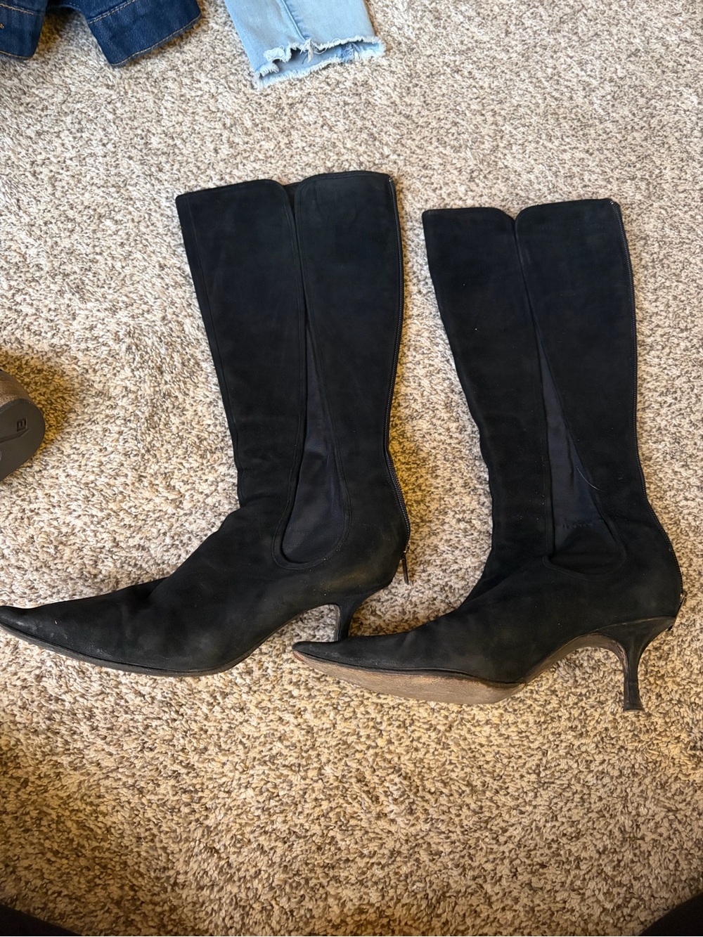 Vero Cuoio Black Suede Knee-High Pointed-Toe Boots